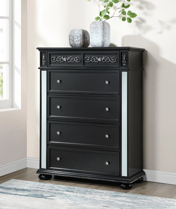B091 Black Chest