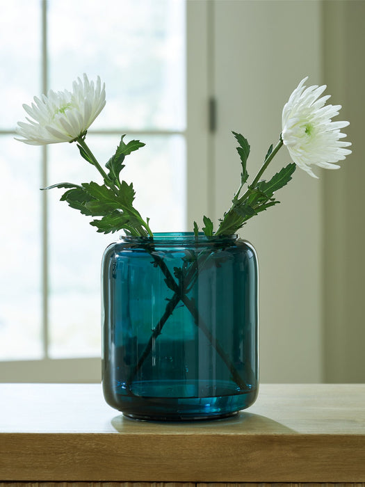 Inisland Vase - Furniture Bros & Mattress (Bolingbrook, IL)
