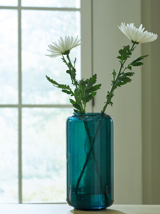 Inisland Vase - Furniture Bros & Mattress (Bolingbrook, IL)