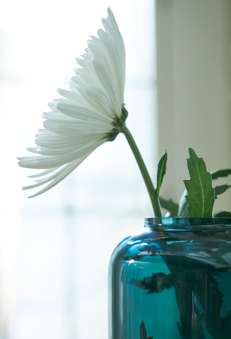 Inisland Vase - Furniture Bros & Mattress (Bolingbrook, IL)