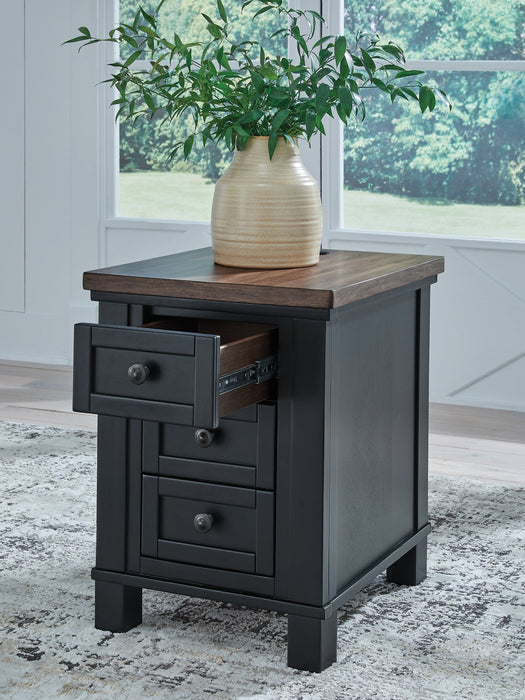 Wildenauer Chairside End Table - Furniture Bros & Mattress (Bolingbrook, IL)